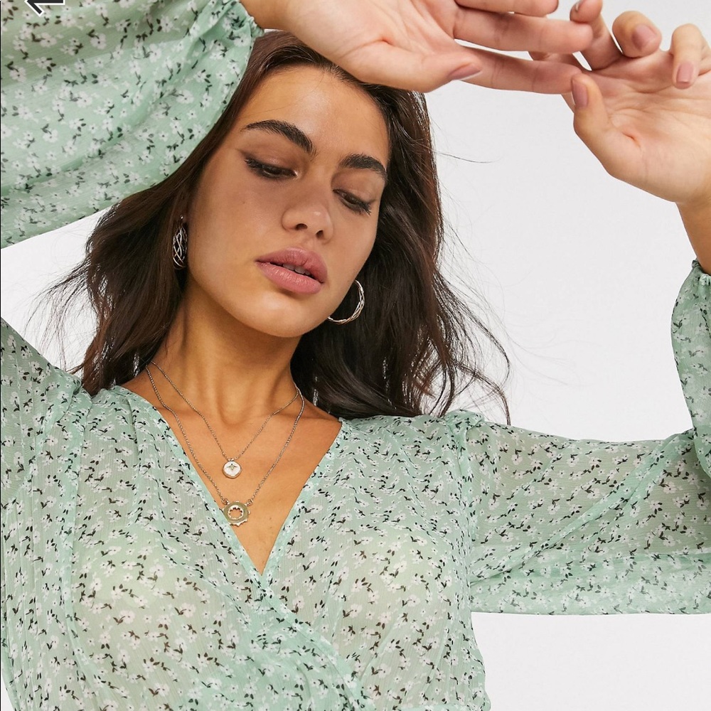 Green Stradivarius blouse never worn so cute!!